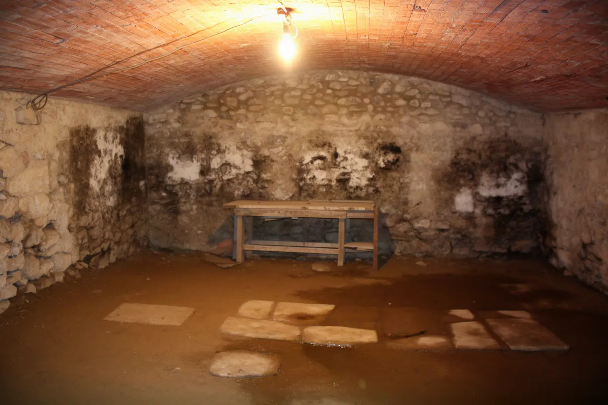 Cave humide avant cuvelage à Labège